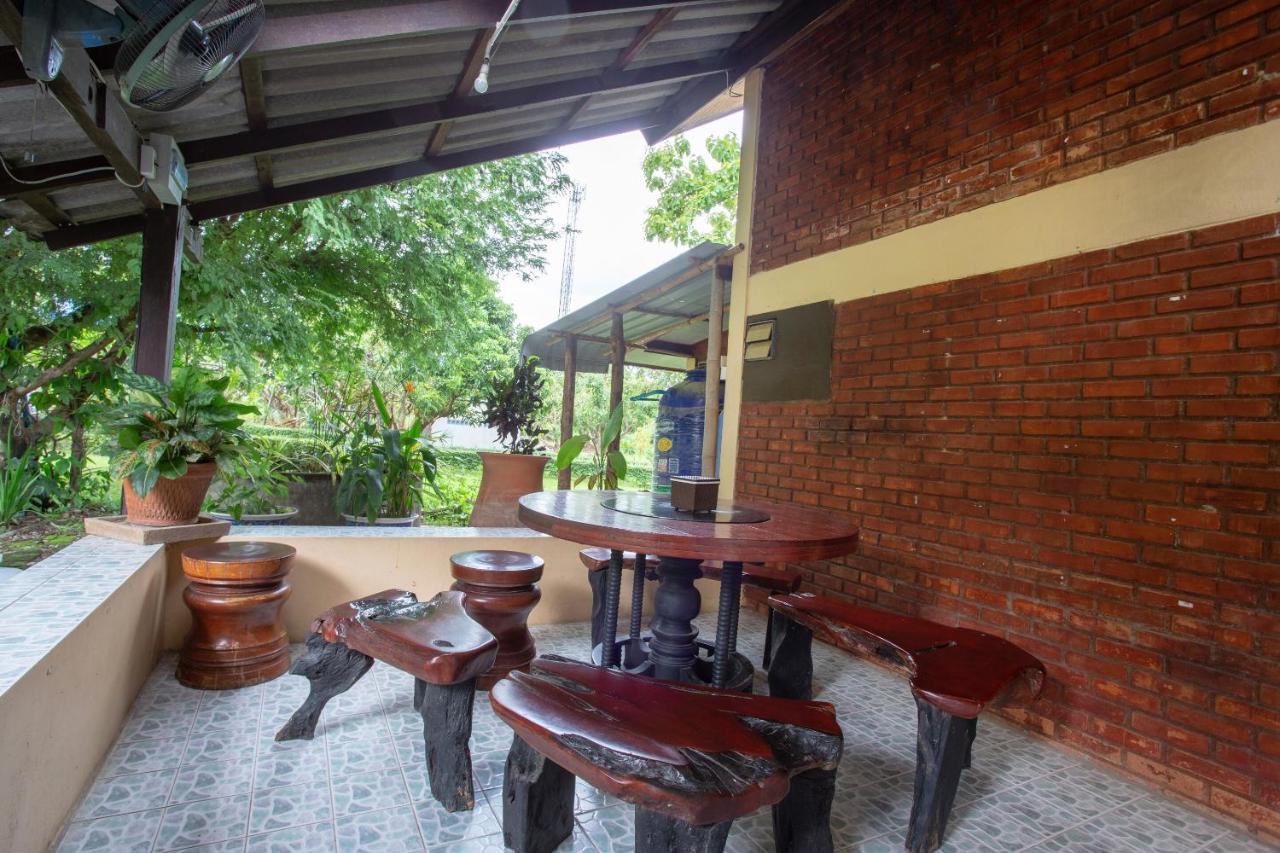 Oyo 909 Guiding Star Resort Chiang Mai Extérieur photo