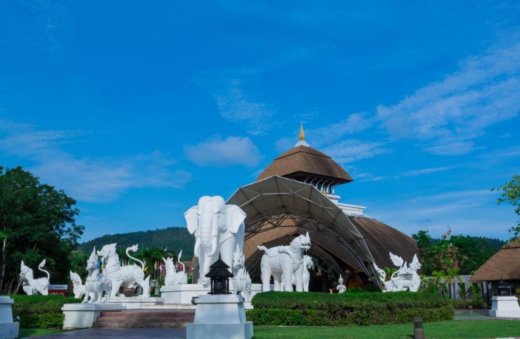 Oyo 909 Guiding Star Resort Chiang Mai Extérieur photo