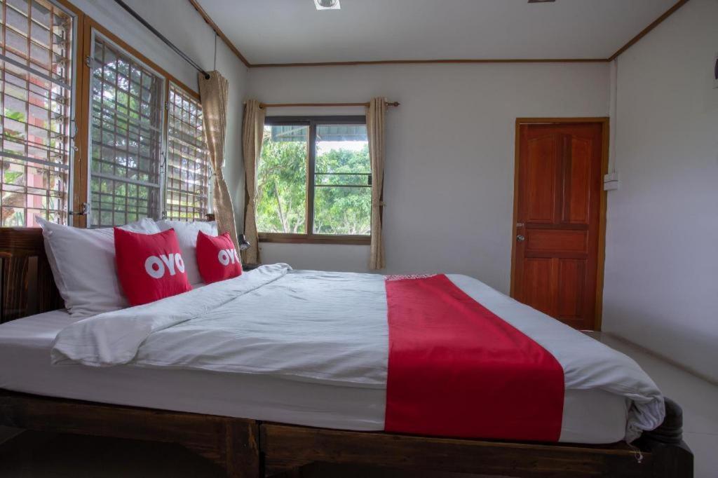 Oyo 909 Guiding Star Resort Chiang Mai Extérieur photo