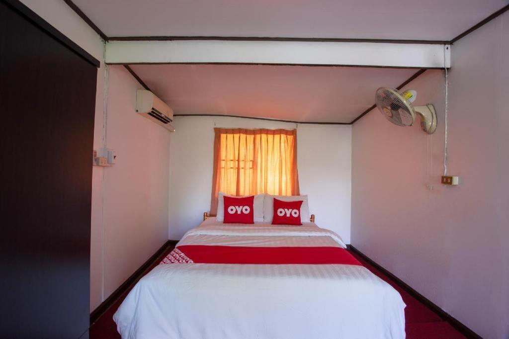 Oyo 909 Guiding Star Resort Chiang Mai Extérieur photo