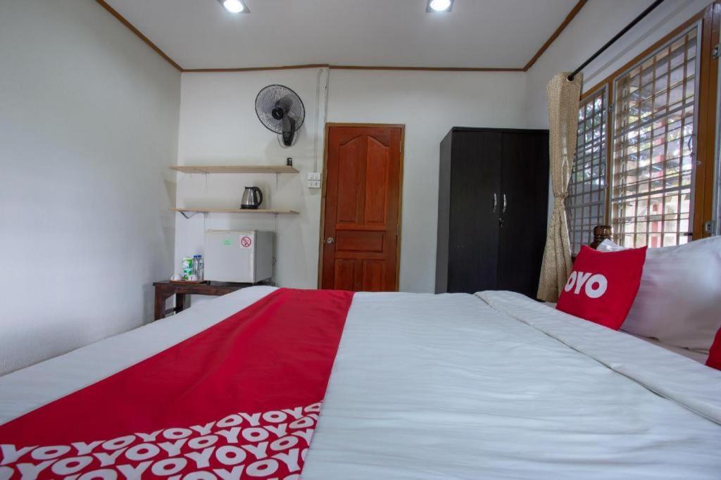 Oyo 909 Guiding Star Resort Chiang Mai Extérieur photo