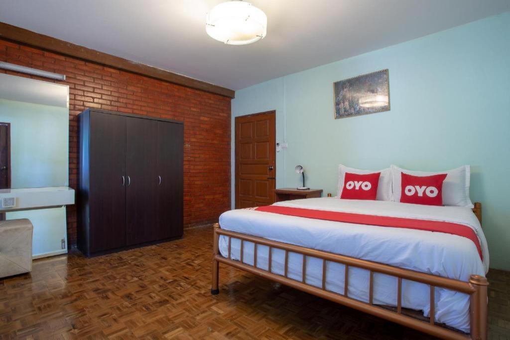 Oyo 909 Guiding Star Resort Chiang Mai Extérieur photo