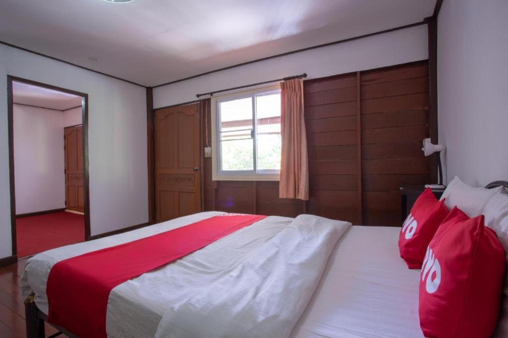 Oyo 909 Guiding Star Resort Chiang Mai Extérieur photo