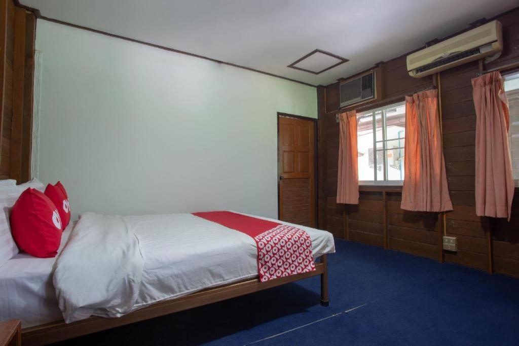 Oyo 909 Guiding Star Resort Chiang Mai Extérieur photo